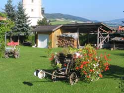 Liegewiese der Pension Zur Wallfahrtskirche